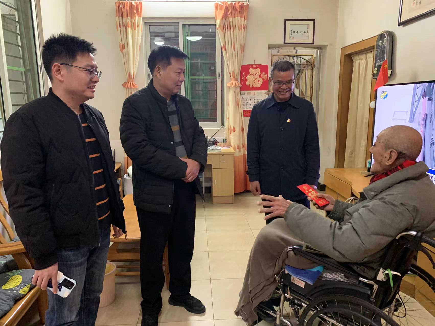 新春慰問送溫暖 天寒情深暖人心1.JPG